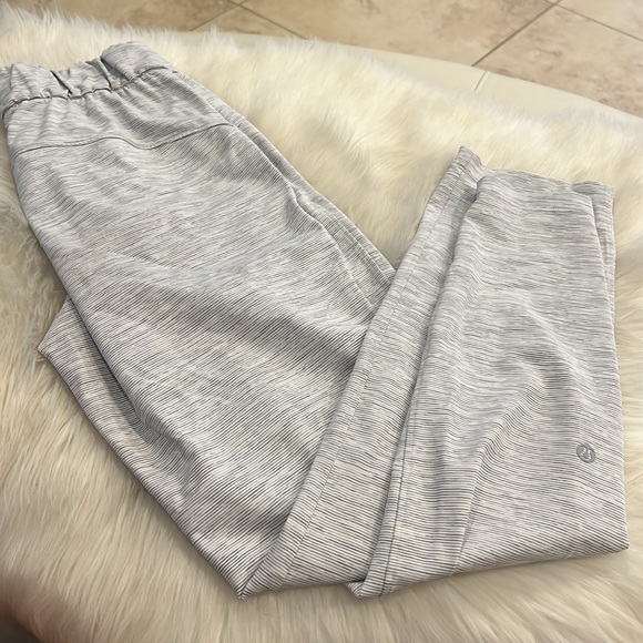 Lululemon Athletica Gray Joggers with Elastic Waistband and Tapered Ankles - Picture 3 of 4